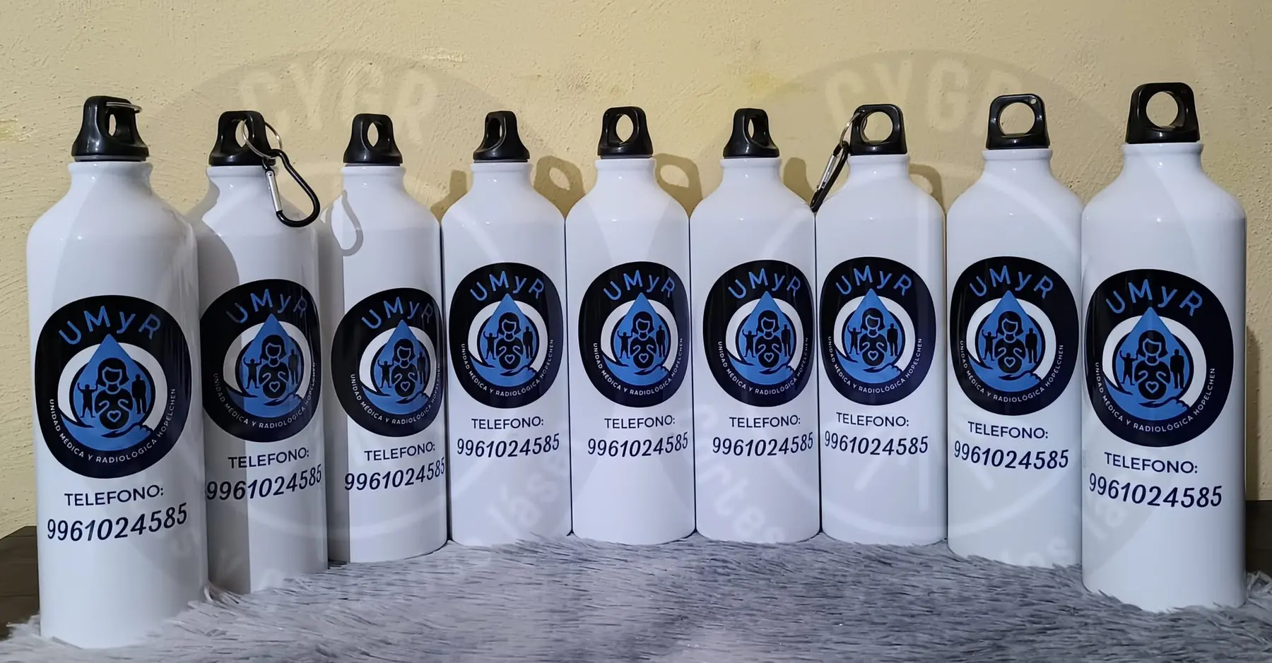 Botellas blancas personalizadas para equipo de trabajo