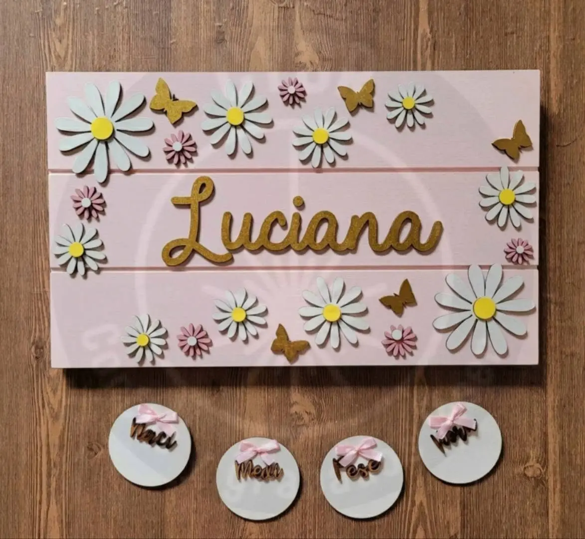 Letrero decorativo en MDF con el nombre Luciana