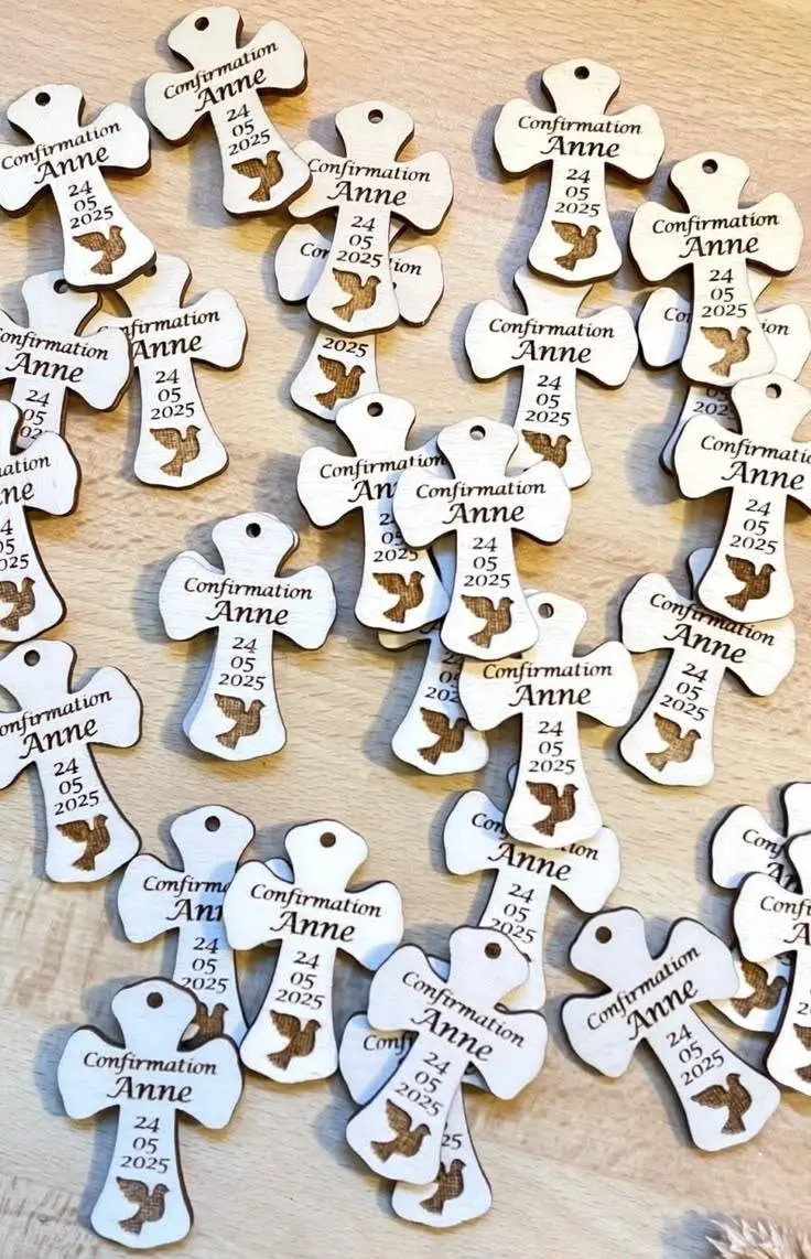 Cruces personalizadas como recuerdo de confirmación