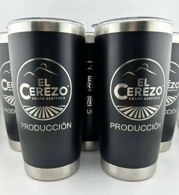 Termos corporativos negros grabados con logotipo